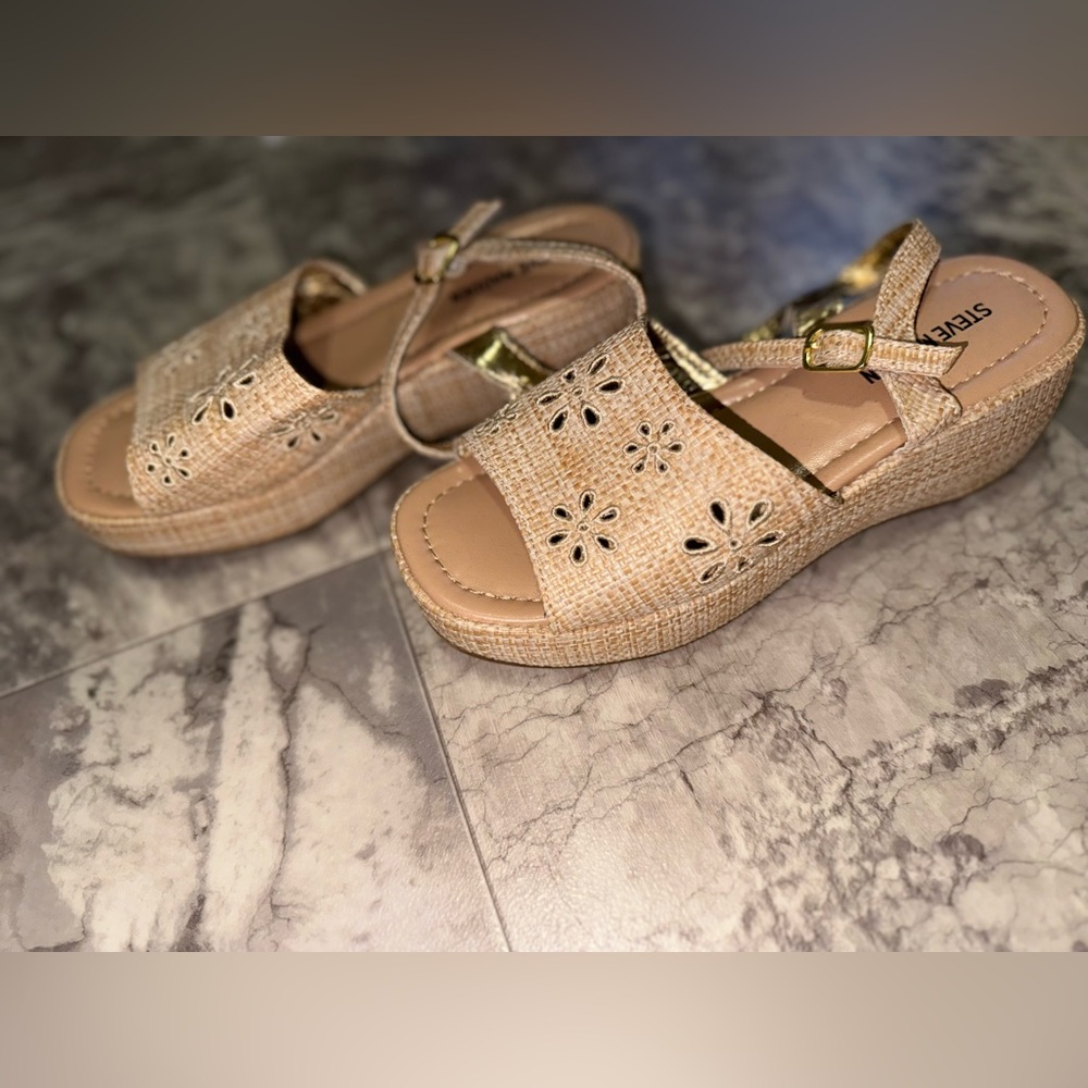 Steve Madden little girl raffia sandals size 2
